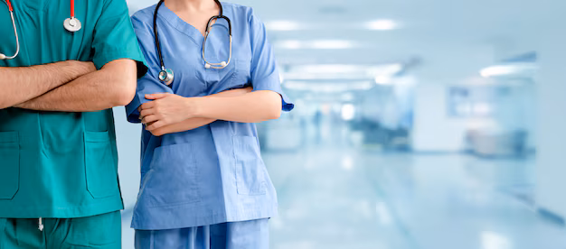 doctor-que-trabaja-hospital-servicio-sanitario-medico_31965-1055